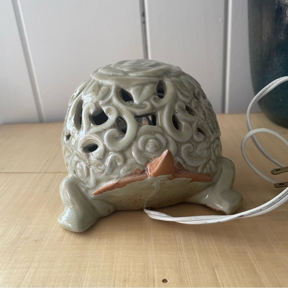 Beautiful Turtle Light 9” x 5” Ceramic Ocean Sea Beach Decor Lamp - Picture 8 of 11